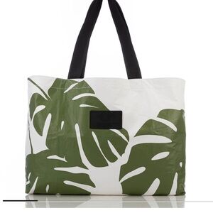 NWT ALOHA Collection Monstera Holo Holo Seaweed Tote